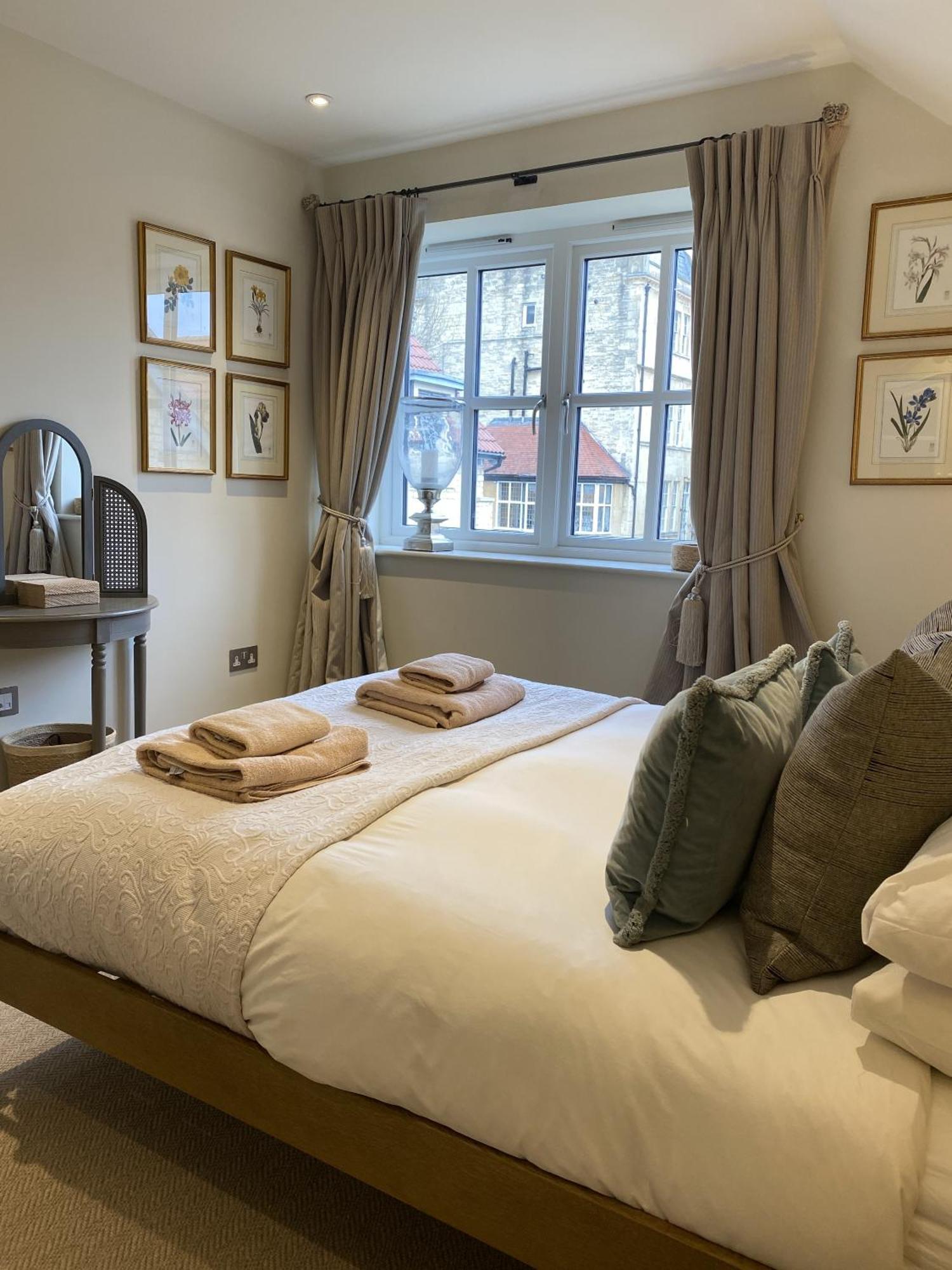 Walcot Yard With Parking, Bath Keys Apartman Kültér fotó